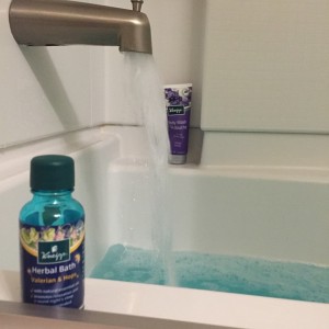 Okay, I did get inspired by my own post and filled my trusty tub with beautiful blue Deep Sleep liquid bath from Kneipp. :)