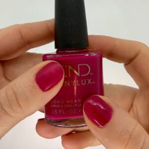 CND Vinylux in matte v. gloss top coat